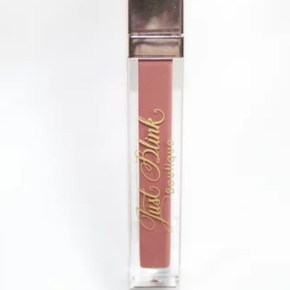 Ultra Matte Lipstick - Picture 5 of 8